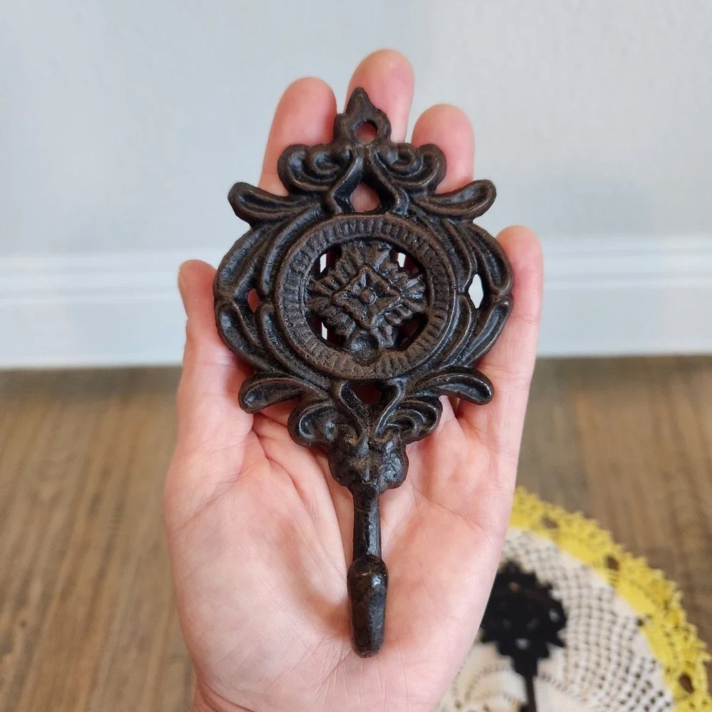 Antique Set Of 4 Cast Iron Wall Hooks Brown Decorative Coat Hat Towel Hanging